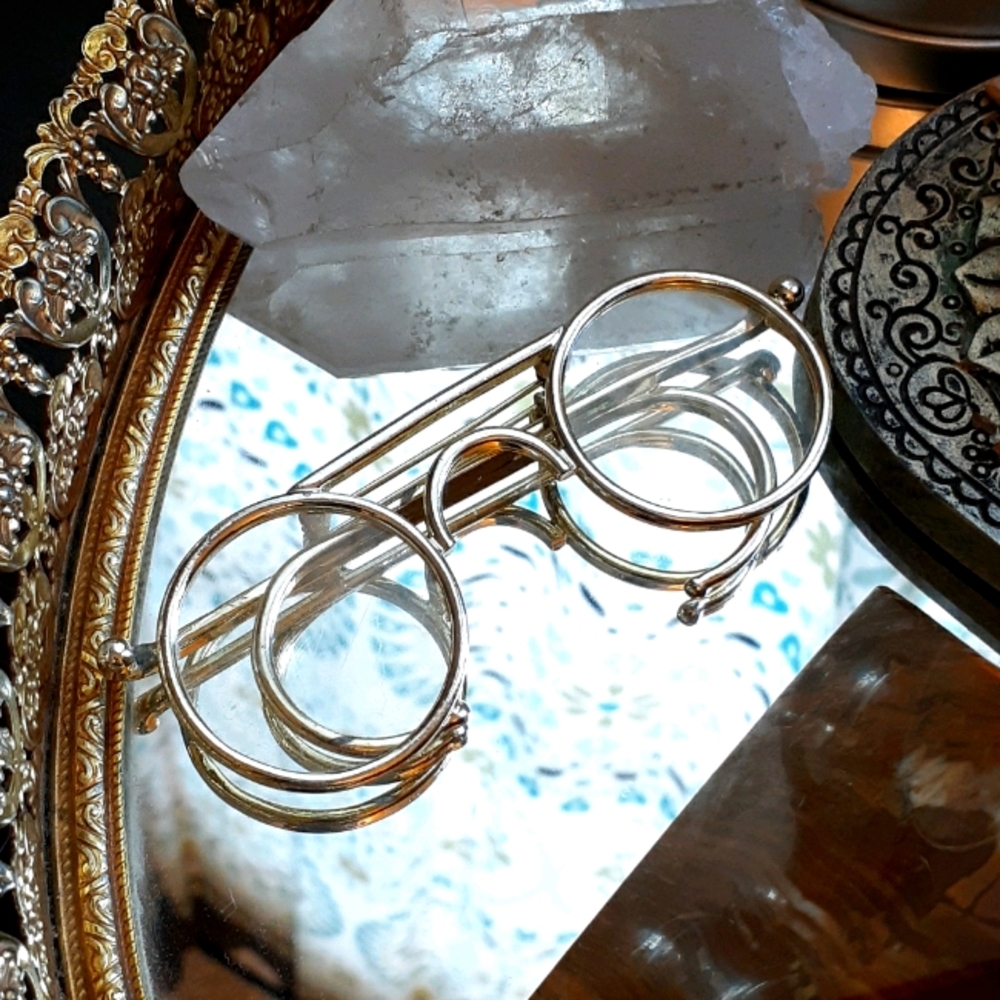 VTG Spectacle Brooche